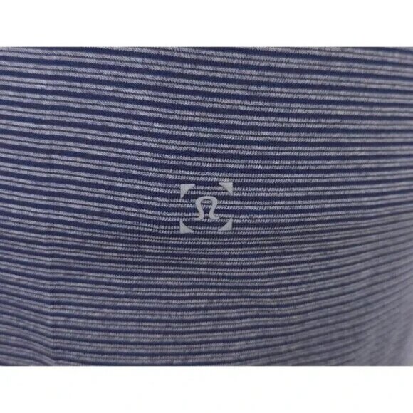 Lululemon Metal Vent Tech Polo Size XS Blue Stripe - Picture 4 of 5